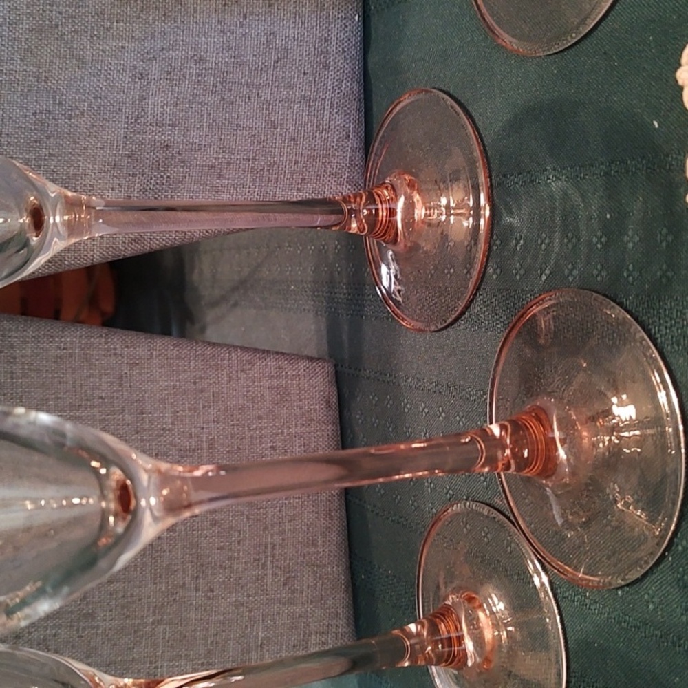 Pretty set of 4 vintage Luminarc rose pink stemmed champagne flute glasses - Picture 2 of 5